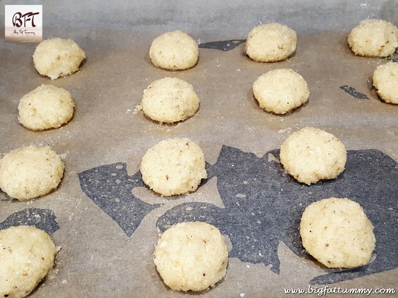 Making of Quick Bolinhas (coconut-semolina cookie)
