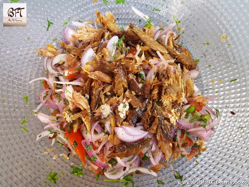 Making of Dry Mackerel Salad