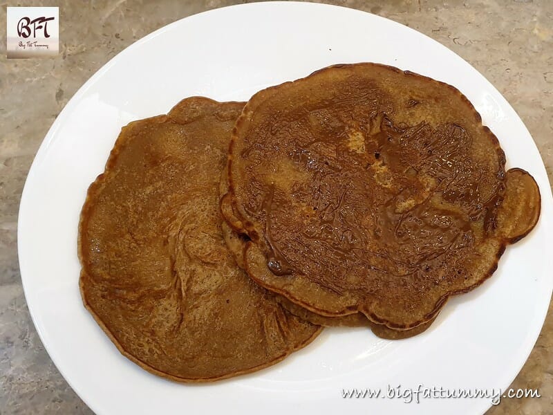 Eggless Sweet Wheat Flour Polle / Pancakes with Nutella Spread